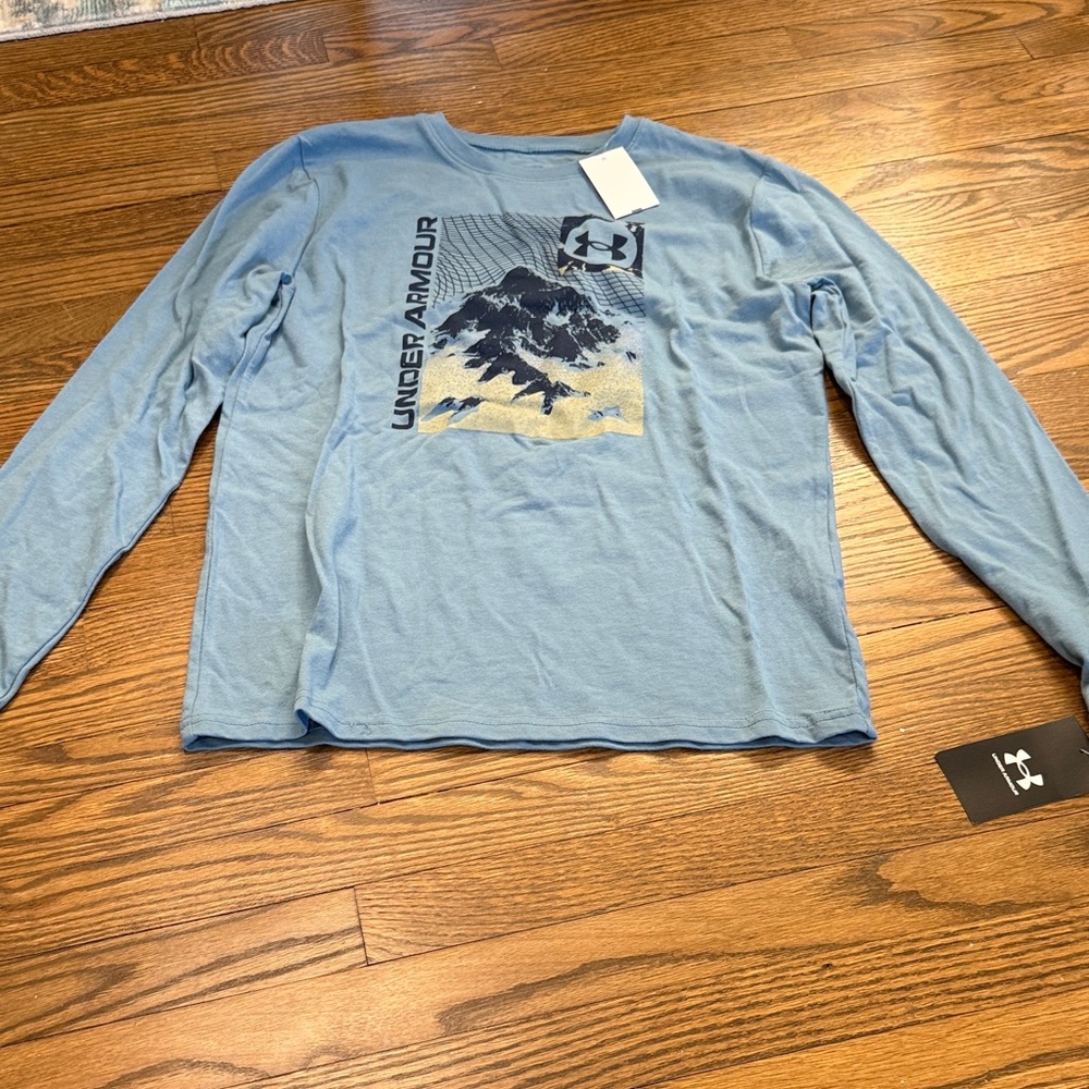 NWT Under Armour Blue Long Sleeve Graphic Tee with Mountain Print Size Large
